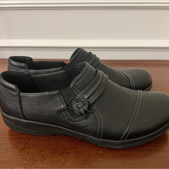 Clarks Collection Women’s Cheyn Madi Black Leather Slip-On Like new condition - Picture 11 of 14